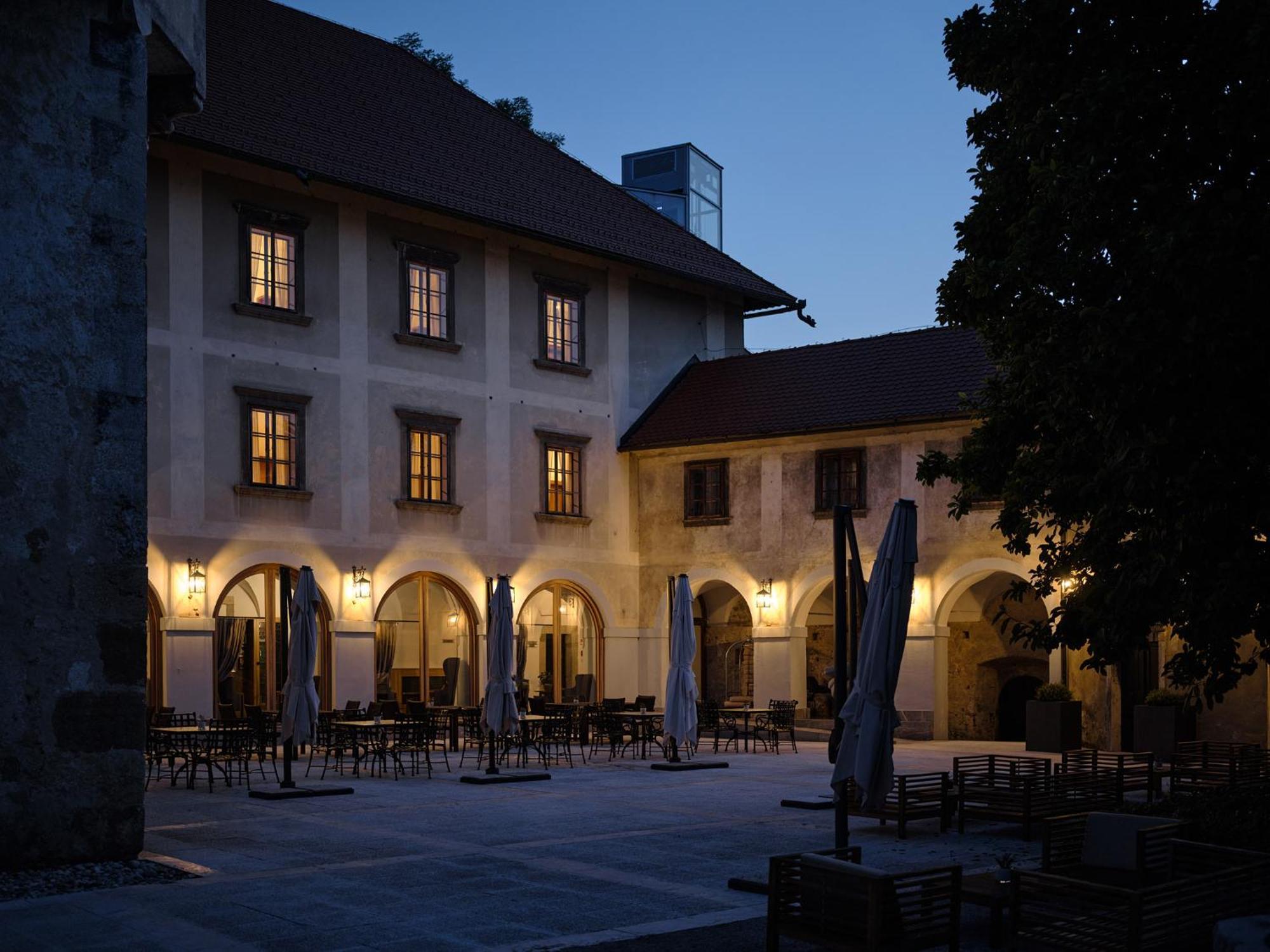 Hotel Grad Otocec - Relais Chateaux ภายนอก รูปภาพ