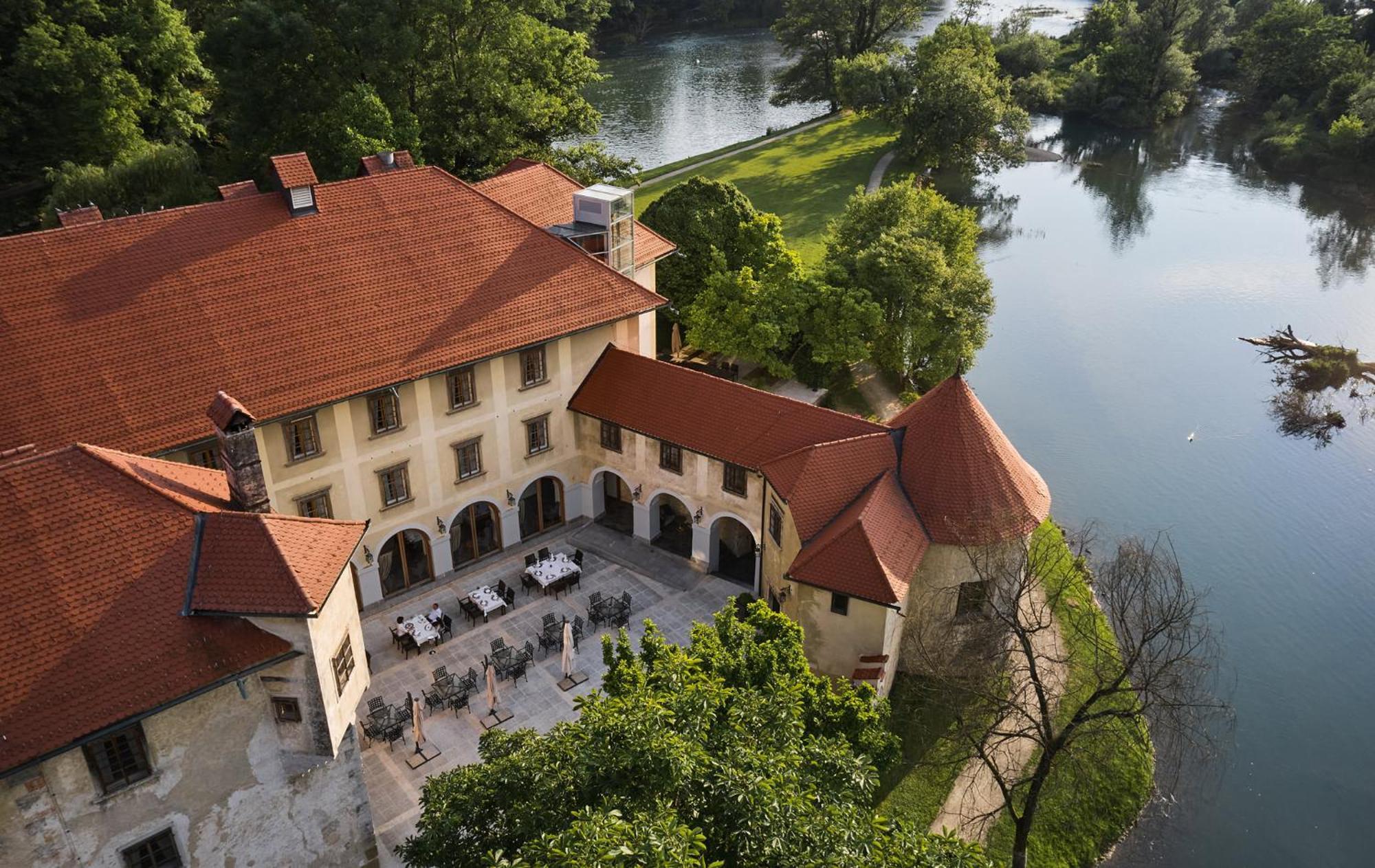 Hotel Grad Otocec - Relais Chateaux ภายนอก รูปภาพ