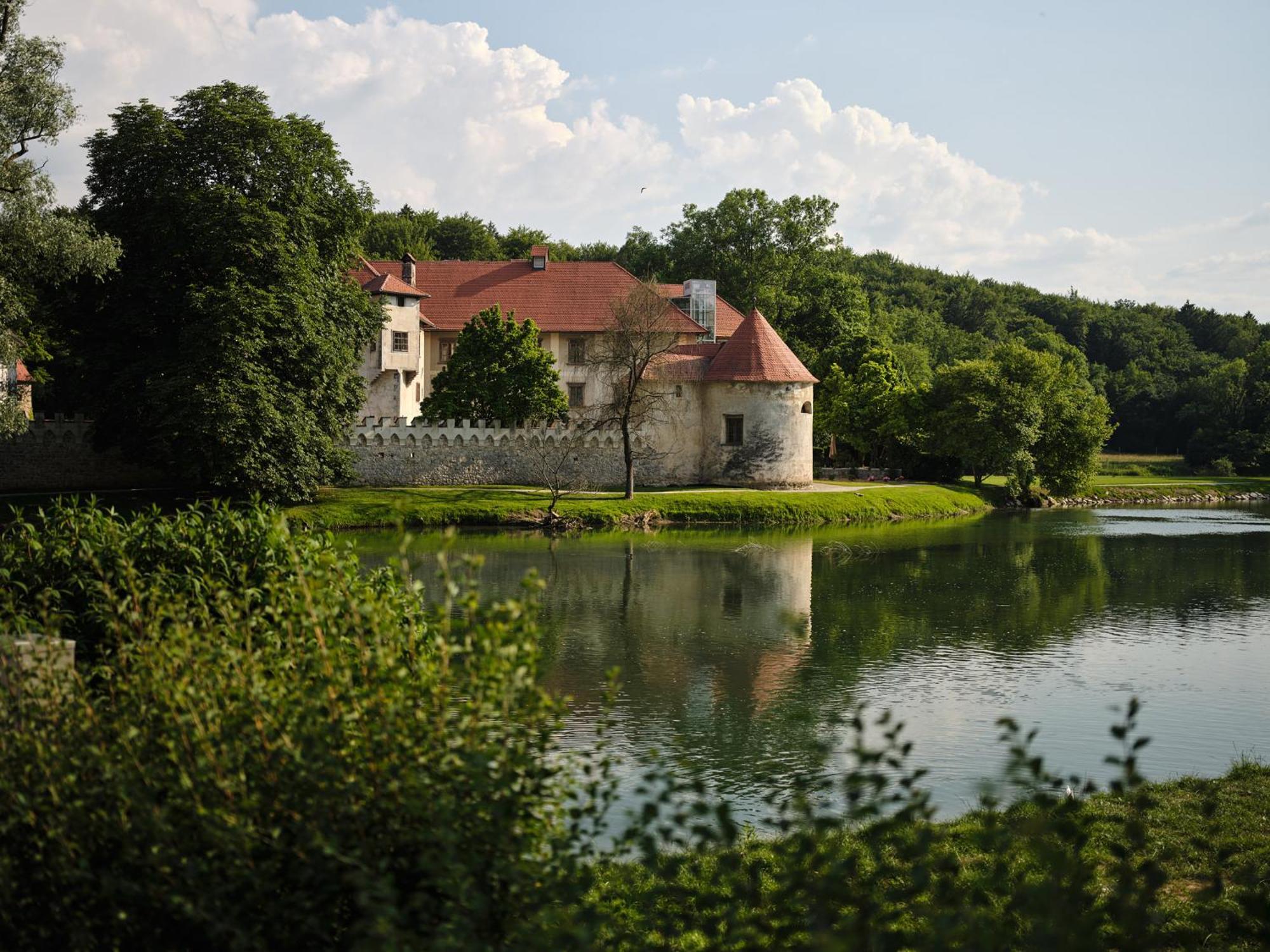 Hotel Grad Otocec - Relais Chateaux ภายนอก รูปภาพ
