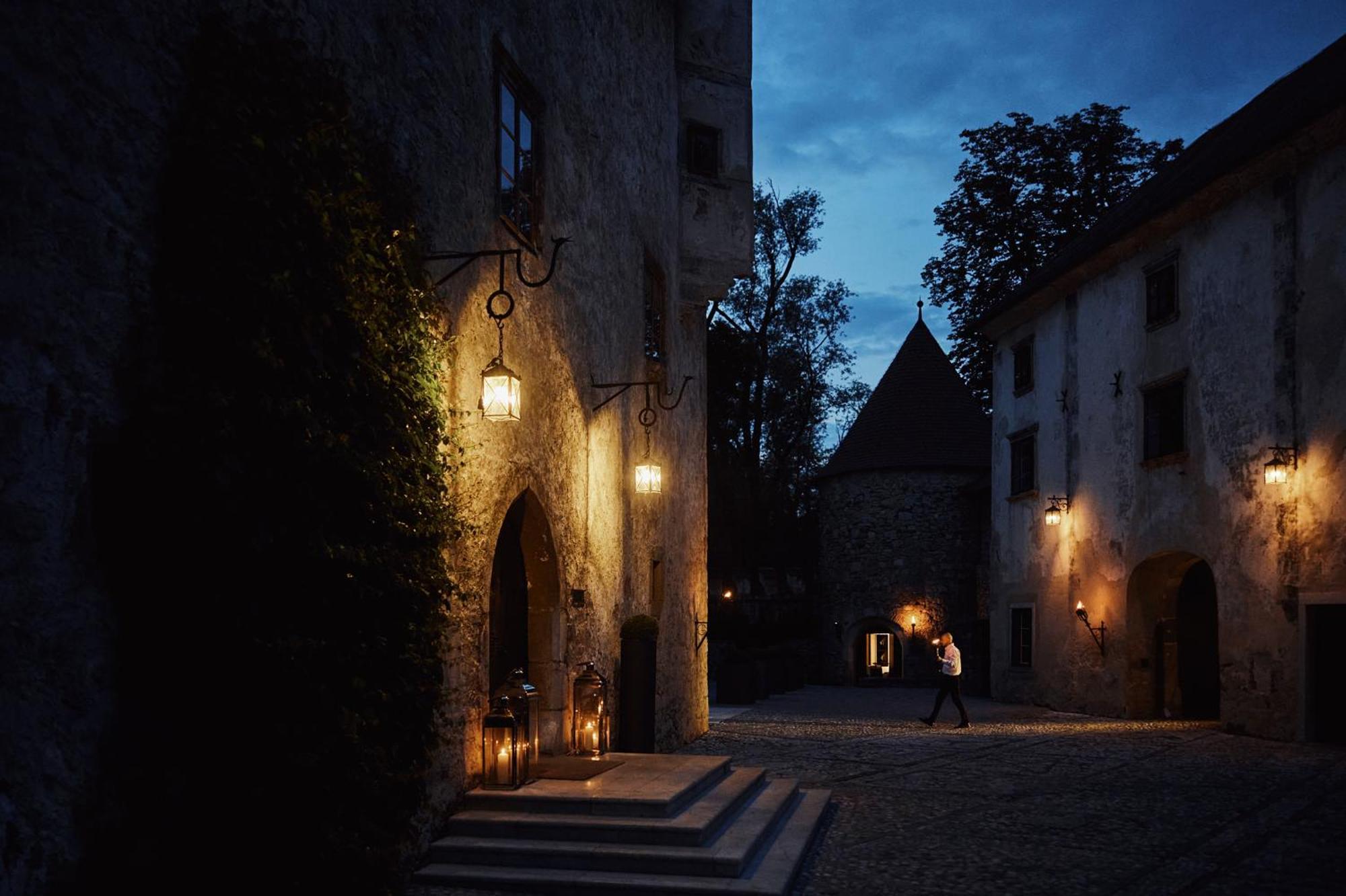 Hotel Grad Otocec - Relais Chateaux ภายนอก รูปภาพ